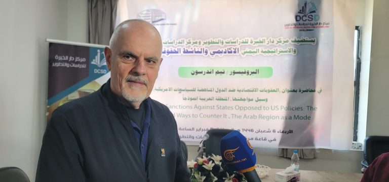باستضافة مركز دار الخبرة للدراسات ومركز الدراسات السياسية…الناشط الدولي البروفيسور تيم اندرسون يلقي محاضرة حول العقوبات الإقتصادية ضد الدول المناهضة للسياسات الأمريكية